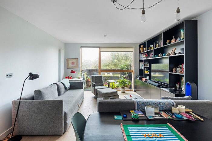 2 Bedroom Flat To Rent In Bollo Lane, Chiswick Park, Chiswick, W4