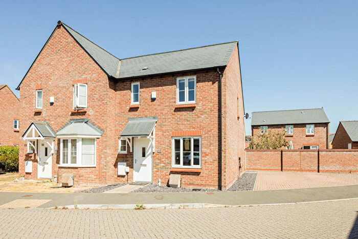 3 Bedroom Semi Detached House For Sale In Willow Farm, Marcham, Abingdon, OX13