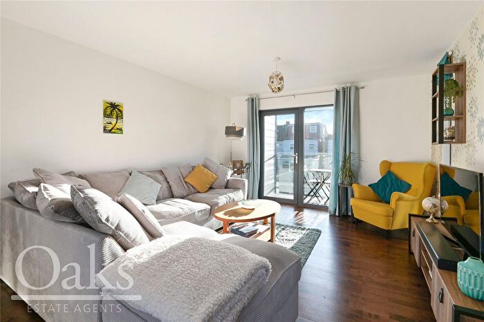 2 Bedroom Flat For Sale In Cairns Avenue, Streatham, SW16