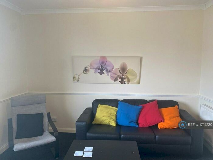 2 Bedroom Flat To Rent In Stenhouse Avenue West, Edinburgh, EH11