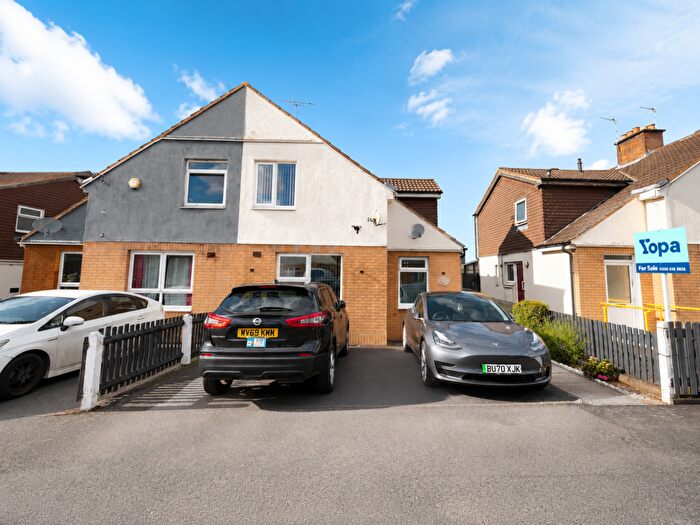 4 Bedroom Semi Detached House For Sale In Litelmede, Leicester, LE5