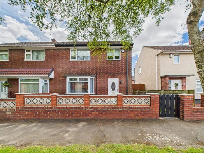 3 Bedroom Semi-Detached House For Sale In Warrenmor, Gateshead, Tyne And Wear, NE10