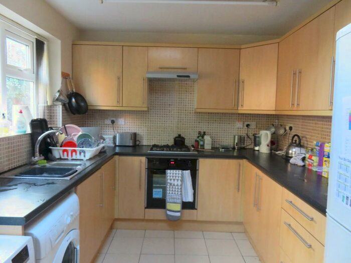 5 Bedroom Semi-Detached House To Rent In Rolleston Drive, Nottingham, NG7