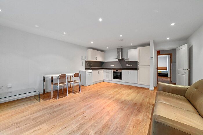 2 Bedroom Flat To Rent In Shore Road, Hackney, London, E9