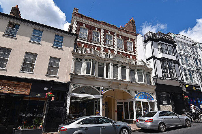 2 Bedroom Flat For Sale In Fore Street, Exeter, EX4