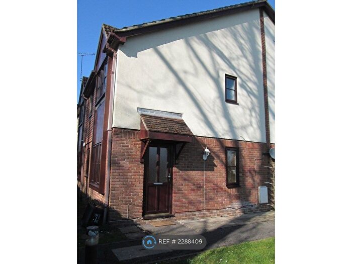 2 Bedroom Terraced House To Rent In Orchard Close, Wokingham, RG40