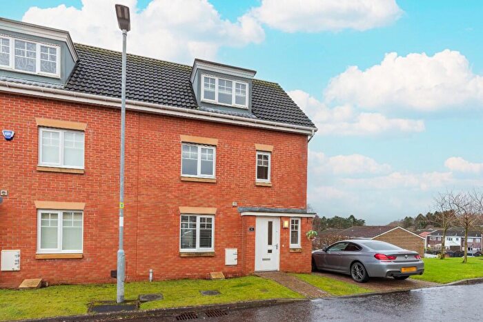 3 Bedroom Semi-Detached House To Rent In Waterway Terrace, Glasgow, G74