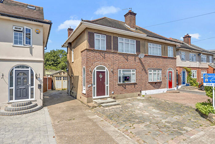 3 Bedroom Semi-Detached House For Sale In Carter Drive, Collier Row, RM5
