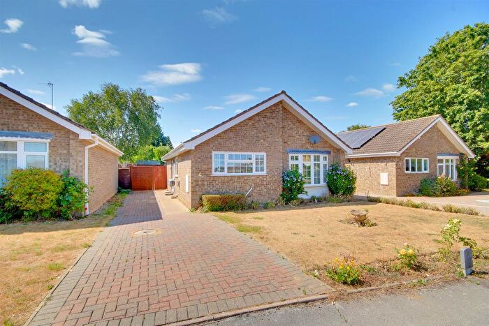 3 Bedroom Detached Bungalow For Sale In Russett Avenue, Needingworth, PE27