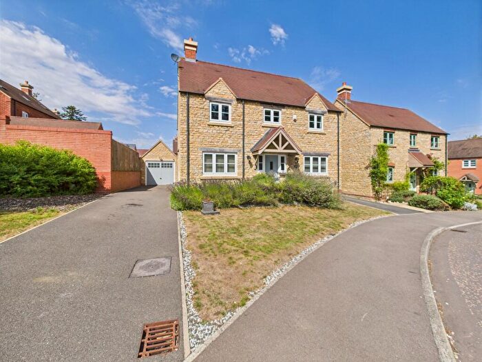 4 Bedroom Detached House For Sale In Drayson Way, Towcester, NN12