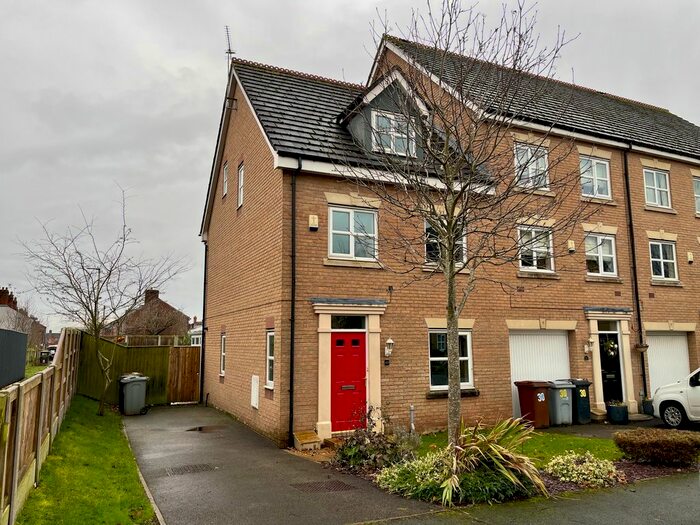 4 Bedroom Town House To Rent In Malt Kiln Way, Sandbach, CW11