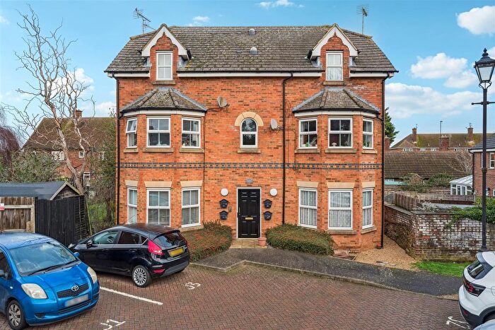1 Bedroom Flat For Sale In Gilbert Mews, Leighton Buzzard, Bedfordshire, LU7