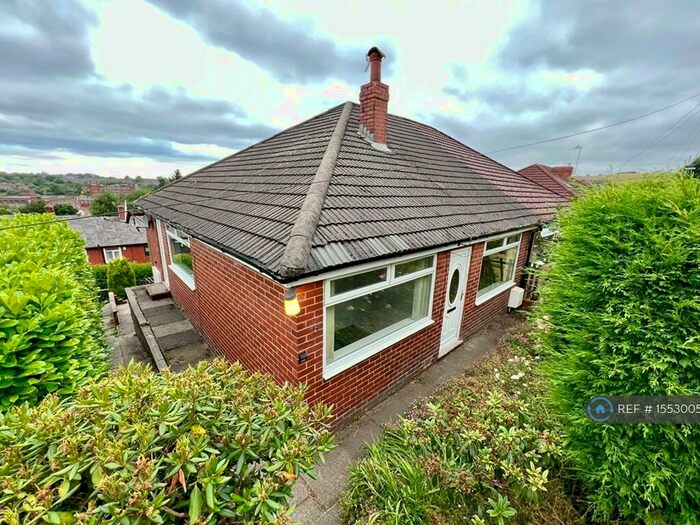 3 Bedroom Bungalow To Rent In New Royd Avenue, Oldham, OL4