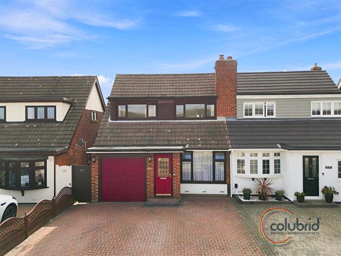 3 Bedroom Semi-Detached House For Sale In Morley Hill, Stanford-Le-Hope, SS17
