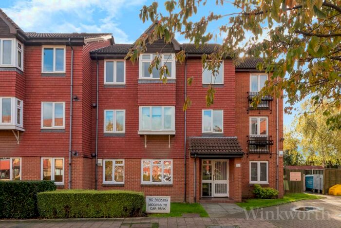 3 Bedroom Apartment To Rent In Sterling Gardens, London, SE14