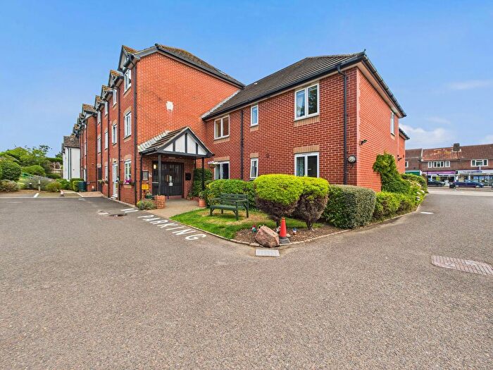 2 Bedroom Flat For Sale In Cissbury Court, Findon Valley, Worthing, BN14