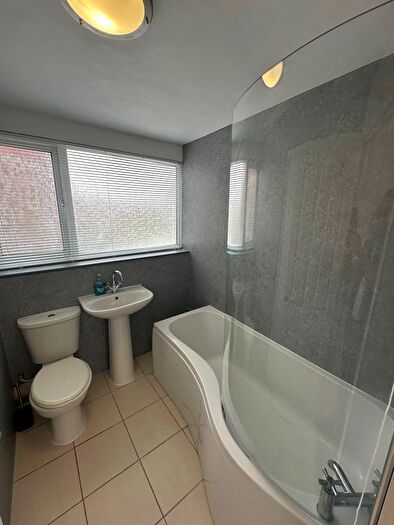 2 Bedroom Flat To Rent In Comrie Close, Coventry, CV2