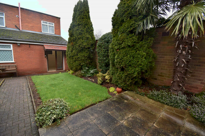 2 Bedroom Apartment To Rent In Oaks Precinct, Caesar Road, Kenilworth, Warwickshire, CV8