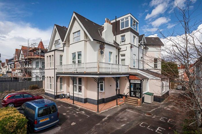 2 Bedroom Apartment For Sale In Warwick Court, Alumhurst Road, Alum Chine, BH4