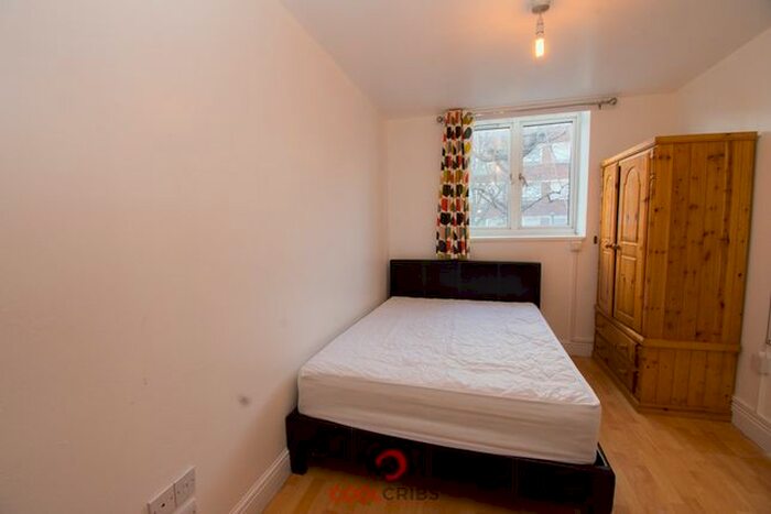 Studio To Rent In Kember Street, Islington, London, N1