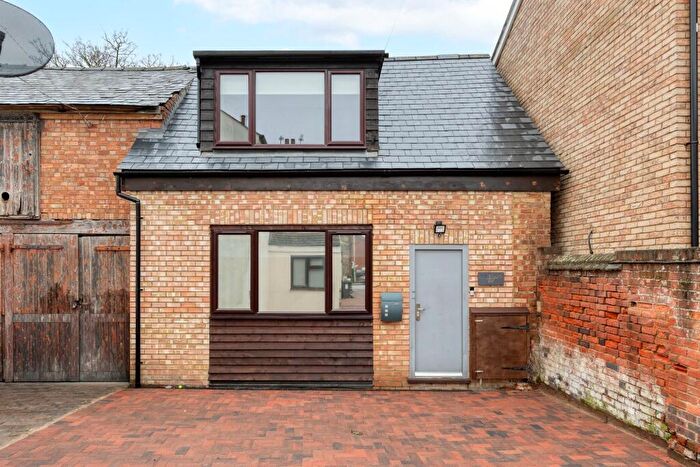 2 Bedroom House For Sale In Nightingale Road, Hitchin, SG5