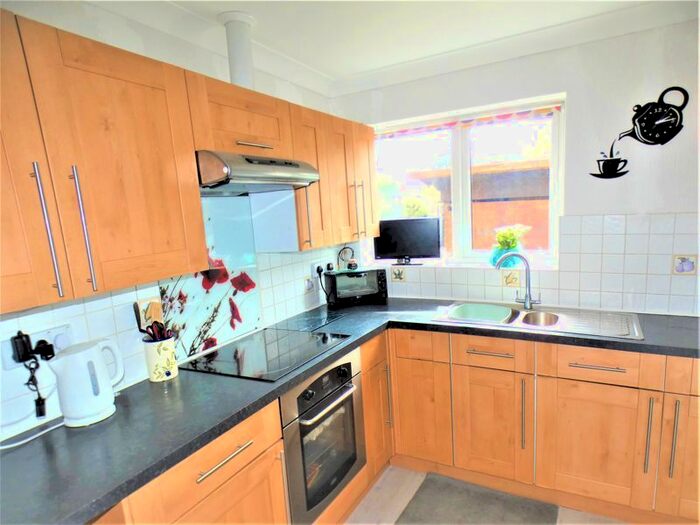 2 Bedroom Detached Bungalow For Sale In Bridge Close, Bursledon, Southampton, SO31