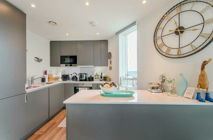 2 Bedroom Flat To Rent In Saffron Central Square, Croydon, CR0