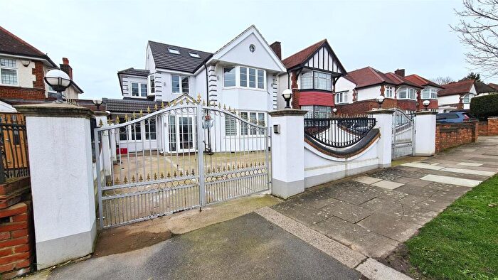 Studio To Rent In Powys Lane, Southgate, N14