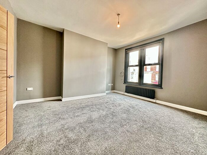 2 Bedroom Flat To Rent In Abbeydale Road, Sheffield, S7