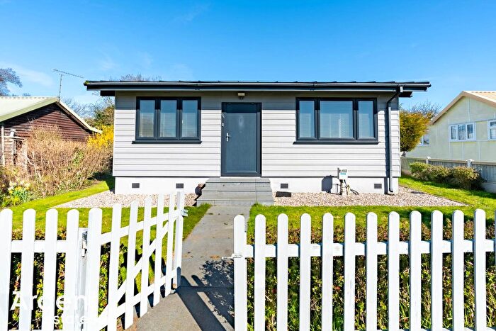 1 Bedroom Mobile/park Home For Sale In Barrow Marsh, Heybridge, CM9