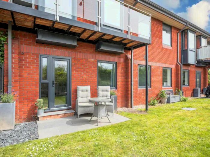 1 Bedroom Flat To Rent In Milton House, Station Yard, OX9