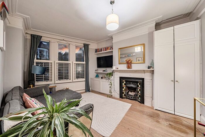 2 Bedroom Flat For Sale In Dagnan Road, Balham, London, SW12