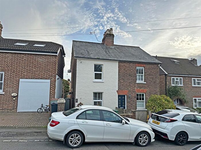 2 Bedroom Semi Detached House For Sale In Hardwick Road, Redhill, RH1