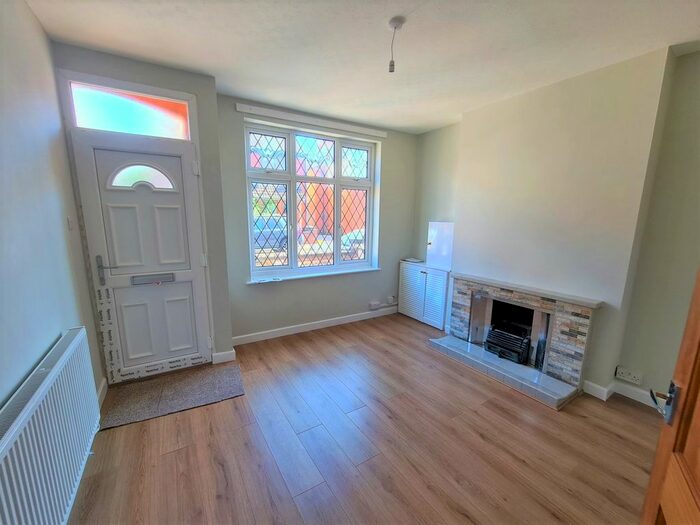 2 Bedroom End Of Terrace House To Rent In Crescent Road, Hugglescote, Coalville, LE67