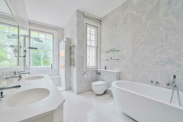 3 Bedroom Flat To Rent In Abbey Road, St John's Wood, London, NW8