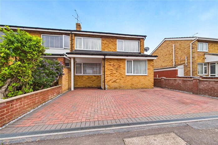 3 Bedroom End Of Terrace House For Sale In Warnford Road, Tilehurst, Reading, Berkshire, RG30