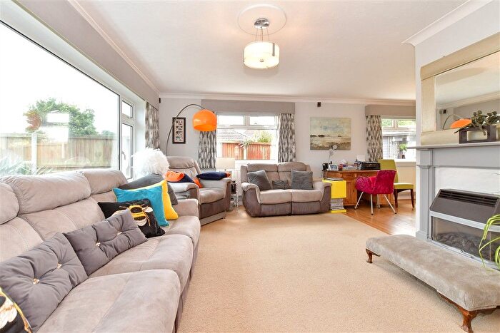 5 Bedroom Bungalow For Sale In St. Mary's Road, New Romney, Kent, TN28