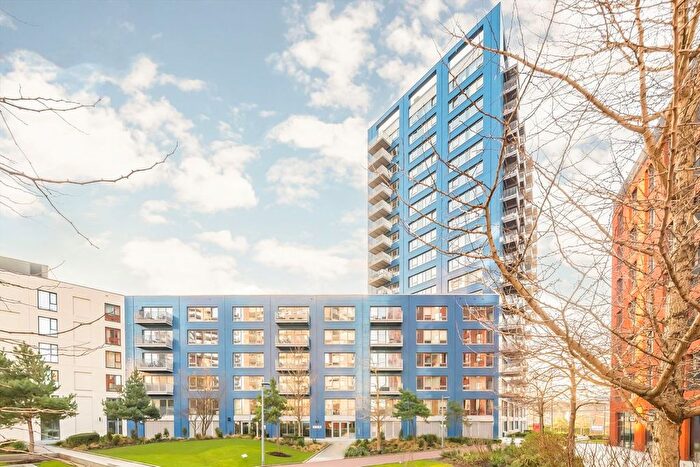 2 Bedroom Flat To Rent In Botanic Square, Canning Town, E14