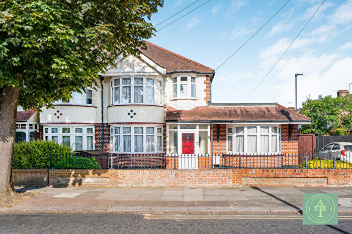 3 Bedroom Semi-Detached House For Sale In Wellington Road, Bush Hill Park, Enfield, EN1