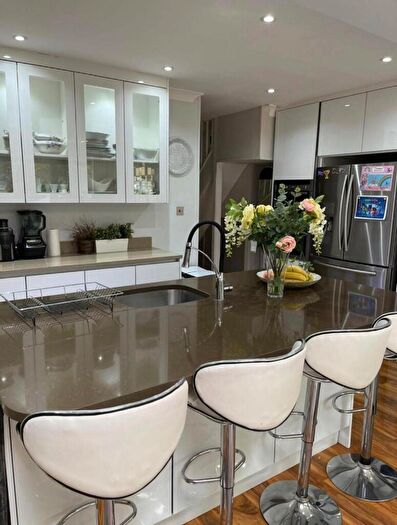 5 Bedroom Terraced House To Rent In Lodge Avenue, London, CR0