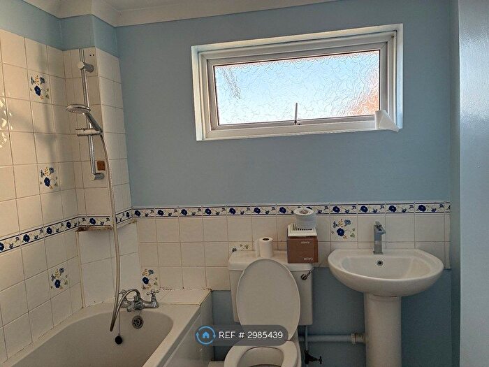 3 Bedroom End Terrace House To Rent In Wiltshire Close, Chatham, ME5