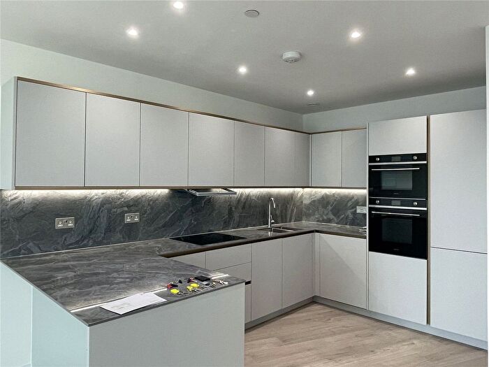 3 Bedroom Flat For Sale In Hartingtons Court, N4