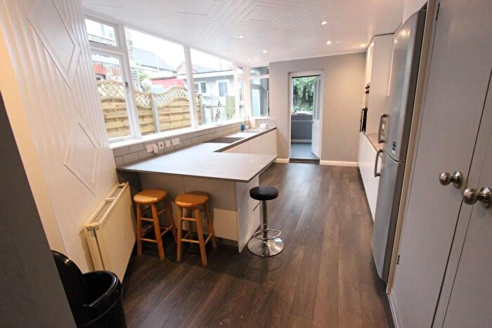 3 Bedroom Apartment To Rent In Bawtry Road, London, N20