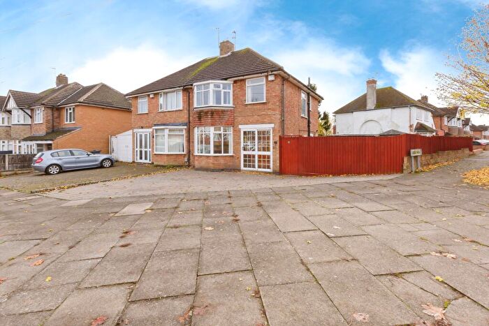 3 Bedroom Semi-Detached House For Sale In Englefield Road, Leicester, Leicestershire, LE5
