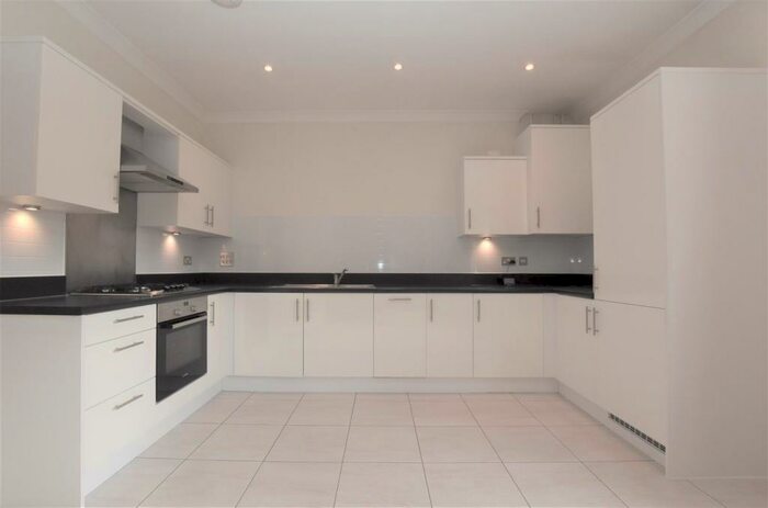 2 Bedroom Flat To Rent In Reservoir Crescent, Reading, RG1