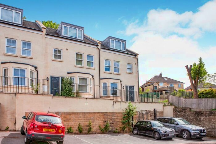 4 Bedroom Terraced House To Rent In Uphill Drive, BA1