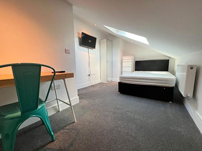 2 Bedroom Apartment To Rent In Advert Flat, Derby Road, Nottingham, NG1