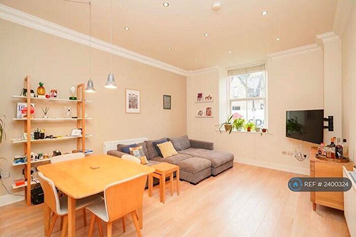 2 Bedroom Flat To Rent In Chestnut Court, Sheffield, S11