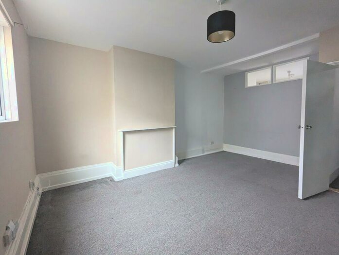 3 Bedroom Apartment To Rent In Osborne Road, Southsea, PO5