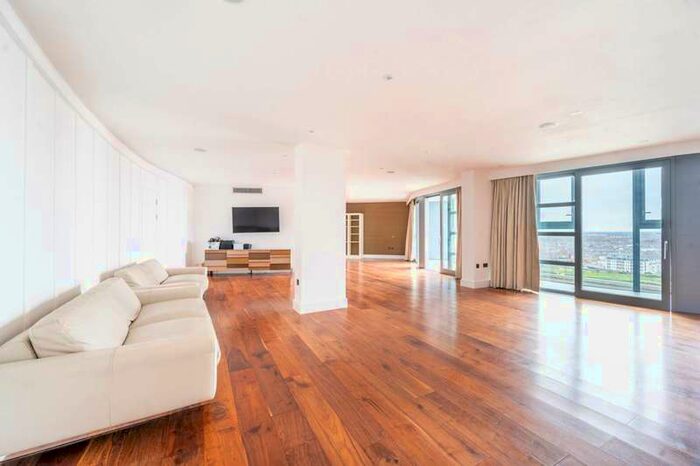 4 Bedroom Flat To Rent In Lombard Road, Battersea, SW11